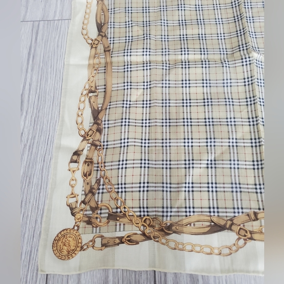 Burberry Scarf/Hankies - Picture 13 of 17